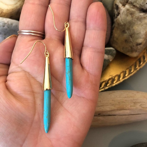 POINTED Spindle Shape Earrings in Silver Alloy and Turquoise - Picture 2 of 4